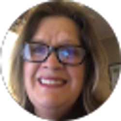Profile photo of Lynne Robinson