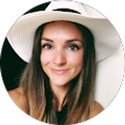 Profile photo of Lauren Peer