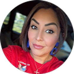 Profile photo of Yvett Flores