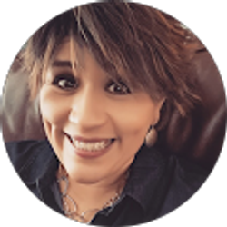 Profile photo of Leslie Flores