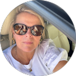 Profile photo of Oonagh Murray Nealon