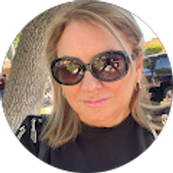 Profile photo of Manuela Uritu