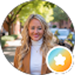 Profile photo of Julia Keys