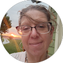 Profile photo of Liz Dye