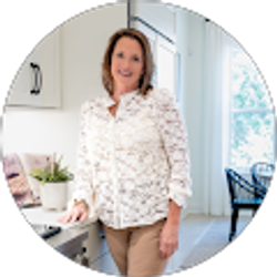 Profile photo of Michele Ray