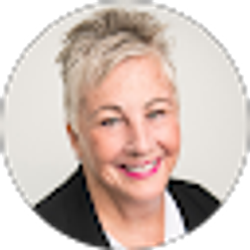 Profile photo of Paula Petelle