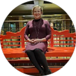 Profile photo of Lacey Looney