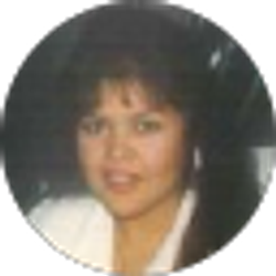 Profile photo of PERLA LOW