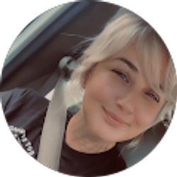 Profile photo of Leigh Ann Pierce