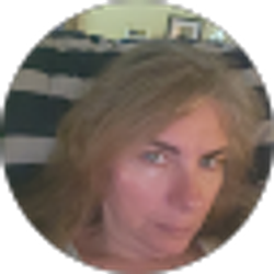 Profile photo of Julie Lowe