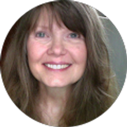 Profile photo of Lynne Strange