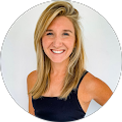 Profile photo of Lizzie Kenelly