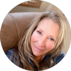 Profile photo of Julia Bruns