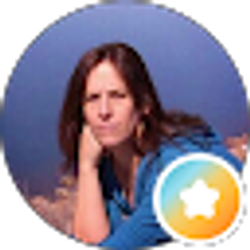 Profile photo of Vikki Thomson