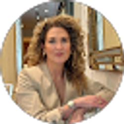 Profile photo of CLAUDIA HELLMUND