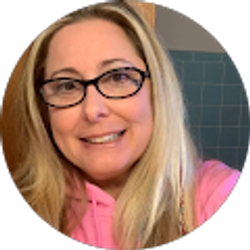 Profile photo of mia desantis