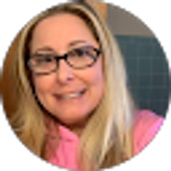 Profile photo of mia desantis