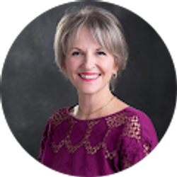 Profile photo of Holly Nunez