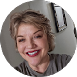 Profile photo of Ashley Hinkle