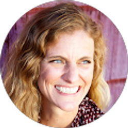 Profile photo of Carrie Apple