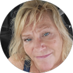 Profile photo of Rachelle Fenne