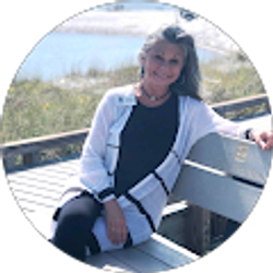 Profile photo of Lynn Wardlaw