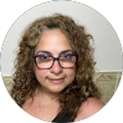 Profile photo of Lorena Paretas