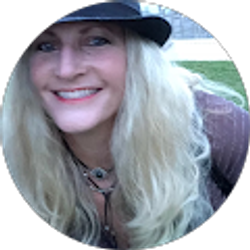 Profile photo of Shelly Davis