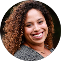 Profile photo of Roxy Nielsen