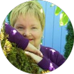 Profile photo of Lynne Garnett