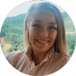 Profile photo of Lindsey Stone