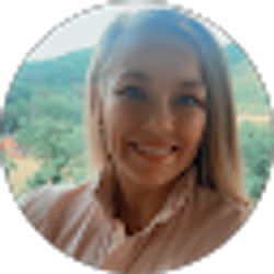 Profile photo of Lindsey Stone