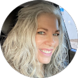 Profile photo of Denise Briese