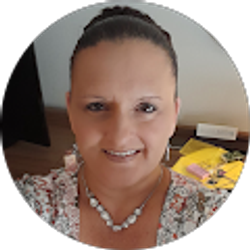 Profile photo of Angela Knight