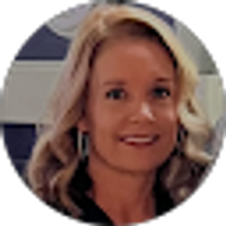 Profile photo of Lyndsay Clair