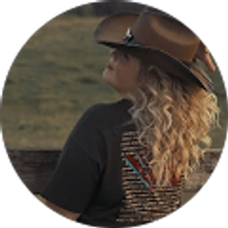 Profile photo of Lindsey Terry