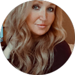 Profile photo of Jenna Hinrichsen