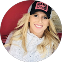 Profile photo of holly paniagua