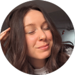 Profile photo of Sydney Robertson