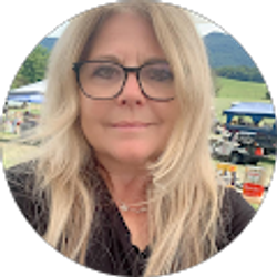 Profile photo of Corinne Ennis