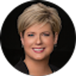 Profile photo of Caroline (CFO)