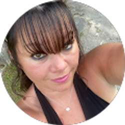 Profile photo of Amy Wallace