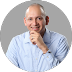 Profile photo of Oscar Dominguez