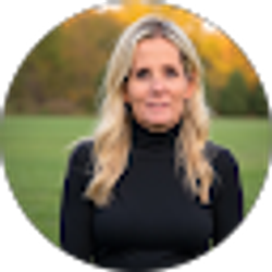 Profile photo of Jennifer Larsen