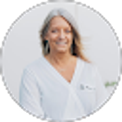 Profile photo of Valerie Knight