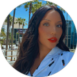 Profile photo of Claudia Ramirez