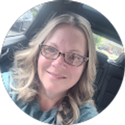 Profile photo of Shelli Valenti