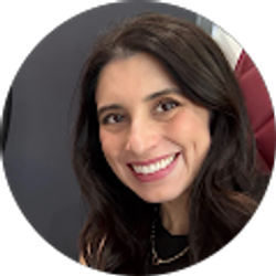 Profile photo of Lauren Pearl