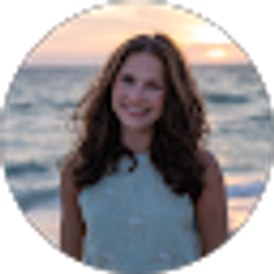 Profile photo of Claire Thompson