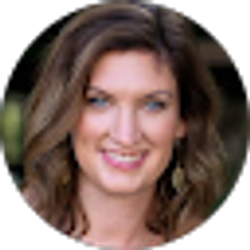 Profile photo of Lindsay Pennington